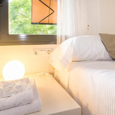 11jog1036 - Huge & Bright Train Station Apartment Barcelona