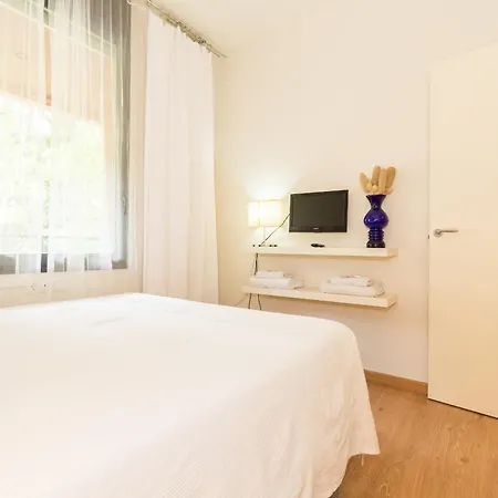 11jog1036 - Huge & Bright Train Station Apartment *